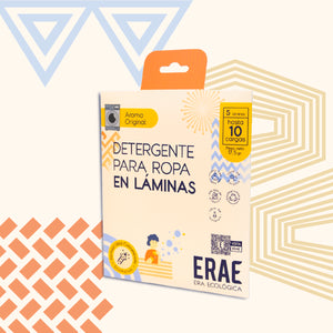 Detergente en láminas ERAE para viajeros. Beneficio de limpieza fresca y sin plástico en un formato de bolsillo que no ensucia tu equipaje y cuida tu huella ambiental